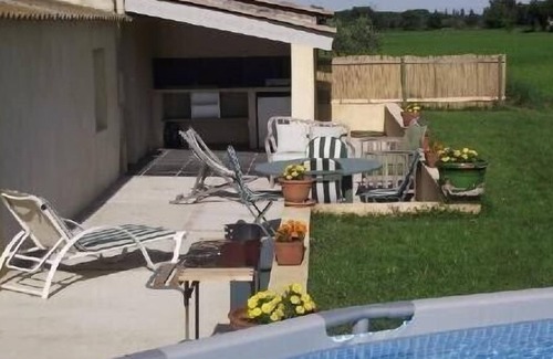 Arles Cabaña | Casa rural en Mas en medio de prados a 10 minutos de Arles. Una isla de vegetación en el corazón.