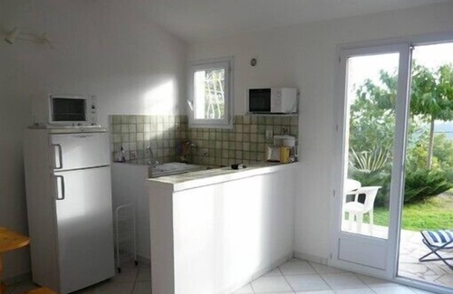 Monacia-d'Aullene Apartamento | Estudio independiente en pueblo tranquilo, con vistas al mar