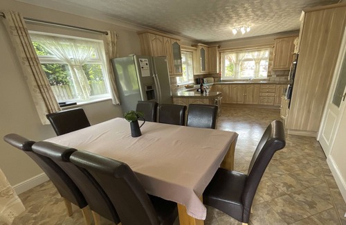 Hoveton Cabaña | Self Catering 5 Bedroom Waterside Retreat Cottage Wroxham, Norfolk Broads, Inglaterra
