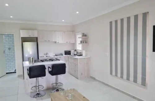 Klapmuts Cabaña | Self catering accomadation in the winelands. Mon Rêve Estate - Cottage 3