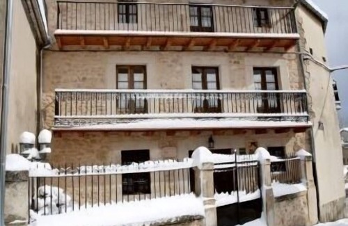 Pradena Cabaña | Casa rural (alquiler íntegro) Balconada de la Molinera para 6 personas