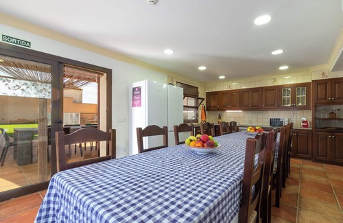 Vilamacolum Cabaña | Casa rural para 14 personas con wifi gratis, BBQ a 18km de Figueras