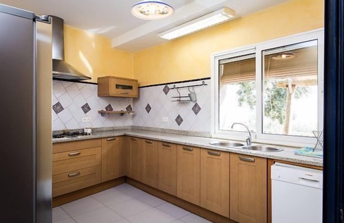 Camos Cabaña | Casa rural (alquiler íntegro) Can Serrallonga para 15 personas