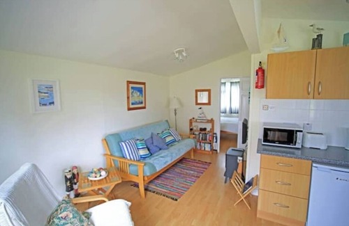 Padstow Chalet De Esquí | Self Catering Chalet. Sleeps 4. Set in 27 acres of parkland