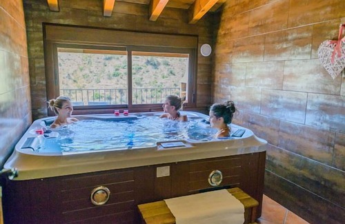 Laroya Cabaña | Casa rural con JACUZZI privado. Para 2-4 personas. TENGUE