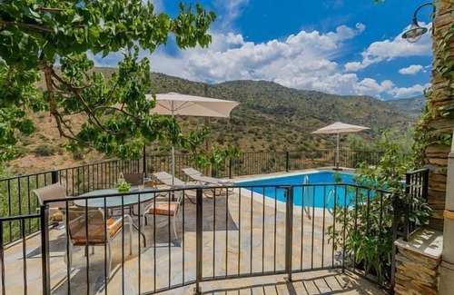 Laroya Cabaña | Casa rural con JACUZZI privado y terraza. Picachico para 2 personas
