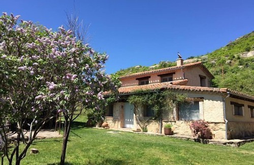 Candeleda Cabaña | Abejas 1 y Abejas 2.Casas rurales (alquiler íntegro) Cada casa para 4 personas