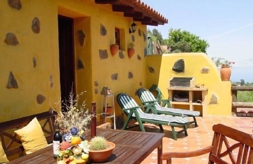 Barranco del Pinar Cabaña | Casa rural con wifi gratis, TV satélite, piscina compartida y parking.