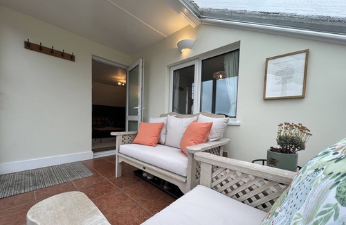 Kilkhampton Cabina | 2 Bed lodge with amazing rural, sunset and distant sea views, free pool access