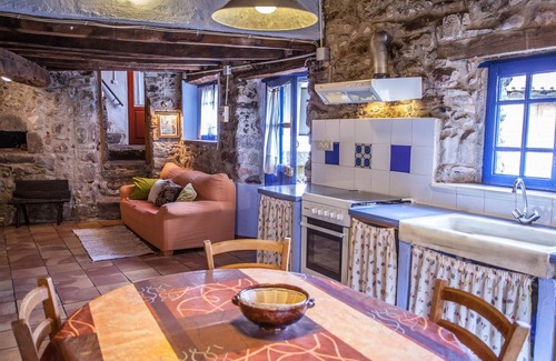 Riudaura Cabaña | Antiguo molino restaurado con 5 habitaciones y piscina climatizada comunitaria