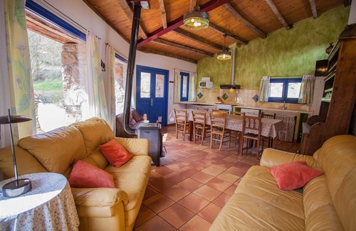 Riudaura Cabaña | Antiguo molino restaurado con 5 habitaciones y piscina climatizada comunitaria