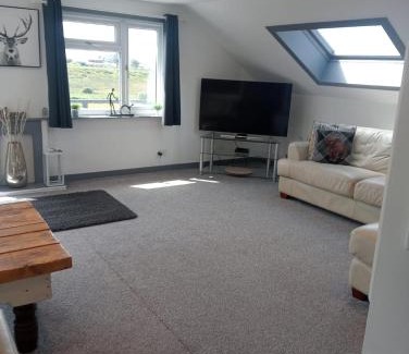 Gairloch Apartamento | Self Catering Spacious open plan 3 bed apartment with sea views