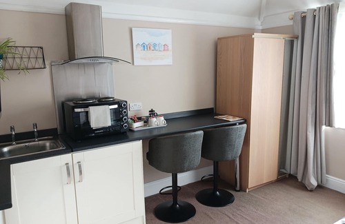 Felpham Apartamento | Self-catering studio with king size or Twin beds. Located 10 mins from the beach