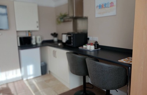 Felpham Apartamento | Self-catering studio with king size or Twin beds. Located 10 mins from the beach