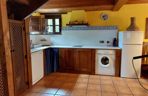 Quiros Casa | Casa rural (alquiler íntegro) para 4/6 personas. Bañera de hidromasaje
