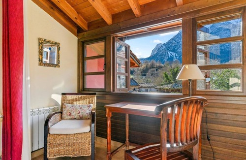 Quiros Casa | Casa rural (alquiler íntegro) para 4/6 personas. Bañera de hidromasaje