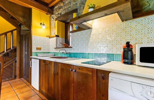 Quiros Casa | Casa de cuatro o cinco plazas con jacuzzi dentro del dormitorio de matrimonio