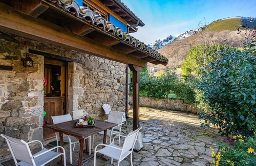 Quiros Casa | Casa de cuatro o cinco plazas con jacuzzi dentro del dormitorio de matrimonio