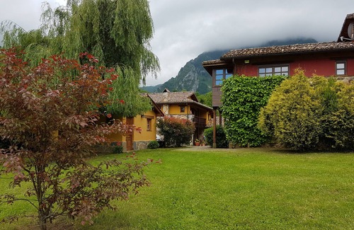 Quiros Cabaña | Casa rural Valle de Bueida El Grillo con hidromasaje para 4/6 personas