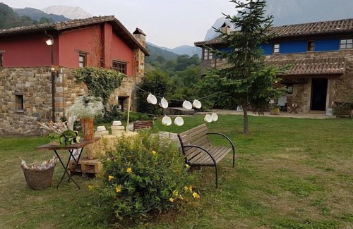 Quiros Cabaña | Casa rural Valle de Bueida El Grillo con hidromasaje para 4/6 personas