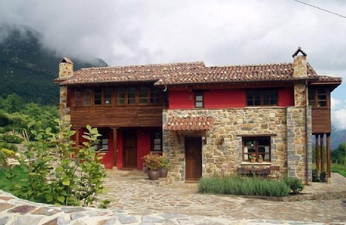 Quiros Cabaña | Casa rural Valle de Bueida El Grillo con hidromasaje para 4/6 personas