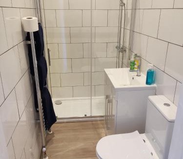 Caversham Apartamento | Self Check-in Micro Studio for max 2 guests in Central location RG4 with your own Kitchenette Bathroom Parking and Shared Garden