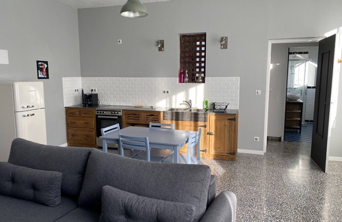 Saint-Andre-de-Sangonis Apartamento | Self-contained apartment in village house