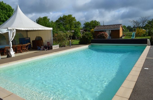 Villemur-sur-Tarn Apartamento | Self-contained apartment in large house with swimming pool, guaranteed peace and quiet