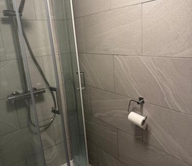 Barnehurst Casa | Self Contain Summer House Ensuite Room