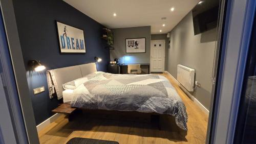 Barnstaple Casa | Self-contained and Peaceful en-suite with garden