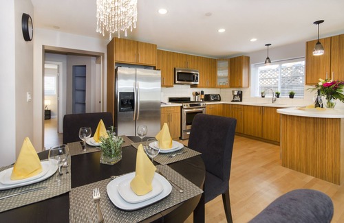 Port Coquitlam Casa | Autónoma hermosa suite de 2 dormitorios / 2 baños en Port Coquitlam