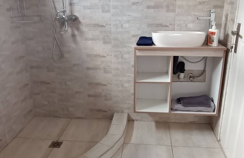 Chitedze Otro | Self-contained bed sitter overlooking a beautiful scenery in an animal farm.
