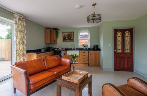 Cowbridge Cabaña | Self-contained cosy one bedroom holiday barn