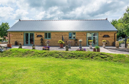Cowbridge Cabaña | Self-contained cosy one bedroom holiday barn