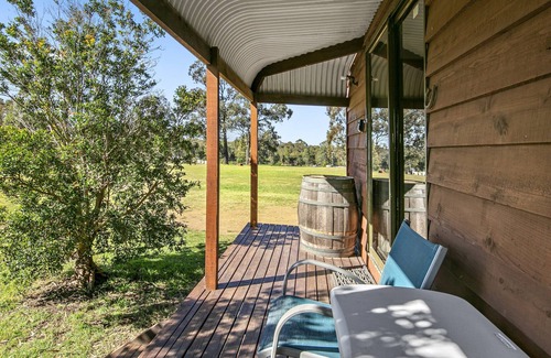 North Rothbury Cabaña | Hunter Hideaway Merlot Cottage