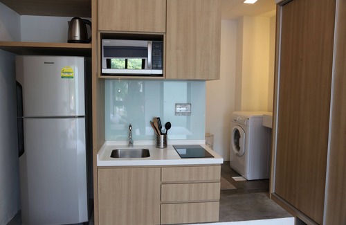 Bukit Timah Apartamento | Estudio independiente totalmente amueblado con servicio de limpieza.