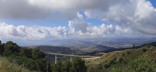 Safed Apartamento | Self-Contained Garden apartment with Galilee sea & mountains view 2