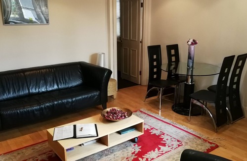 Vincent Square Apartamento | Apartamento de lujo independiente para 4 personas - Cama doble y sofá cama King