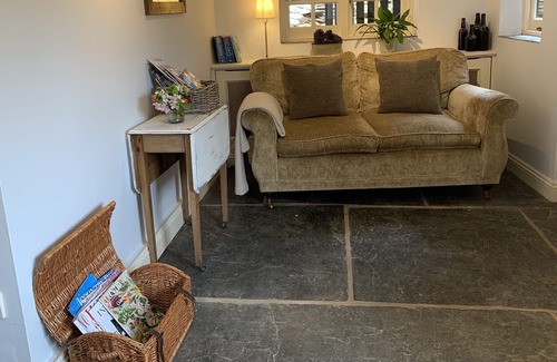 Chillington Apartamento | Self contained studio, Stancombe Manor Estate, shared facilities, indoor pool