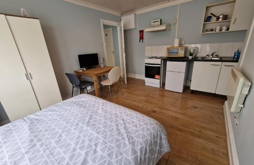 Leabridge Apartamento | Self contained studio flat in Clapton, Hackney E5