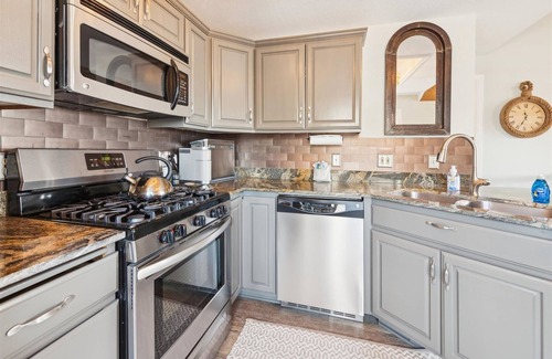 Tolovana Park Casa | Selkie's Hideaway - Oceanview! Beachcomber Vacation Homes