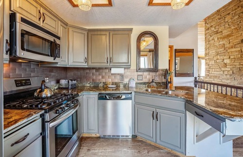 Tolovana Park Casa | Selkie's Hideaway - Oceanview! Beachcomber Vacation Homes