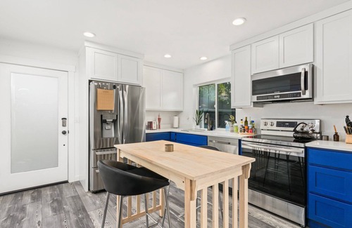 Sellwood-Moreland Casa | Great Deals on Summer Stays!
