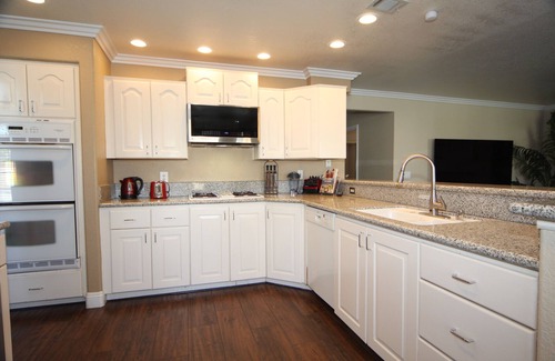 Green Valley North Casa | LUXURY HOUSE, 5 Bedroom, GIANT Pool, 1/4 Acre, 65-85" TV, 500mbpWIFI
