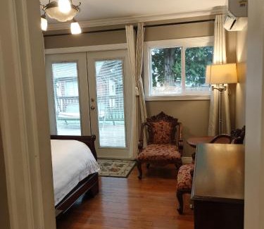 South Surrey Casa | Semi Centre House