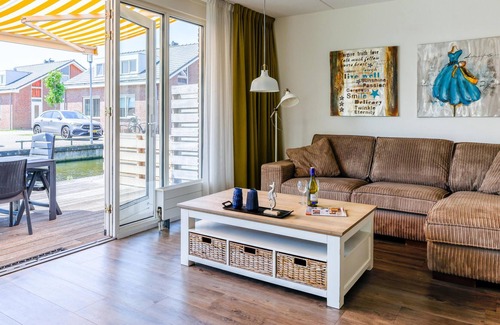 Municipality of Uitgeest Apartamento | Modern semi-detached holiday home in a watery location