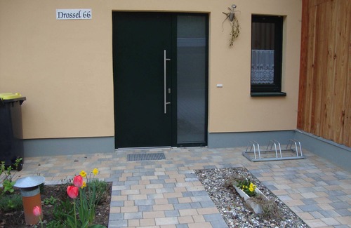 Krakow am See Casa | Casa semi-separada del acelerador - casa de vacaciones doble en el bosque
