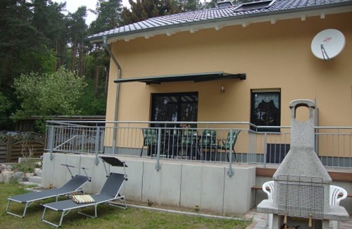 Krakow am See Casa | Casa semi-separada del acelerador - casa de vacaciones doble en el bosque