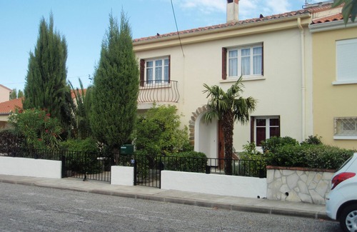 Saint-Genis Villa | Villa Pareada en pueblo