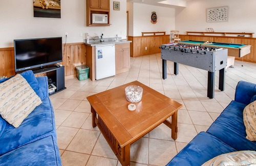 Waves Casa | ¡Camina a la playa! Semi-Oceanfront, Waves w / Pool, Jacuzzi, Sala de juegos, Ascensor de equipaje
